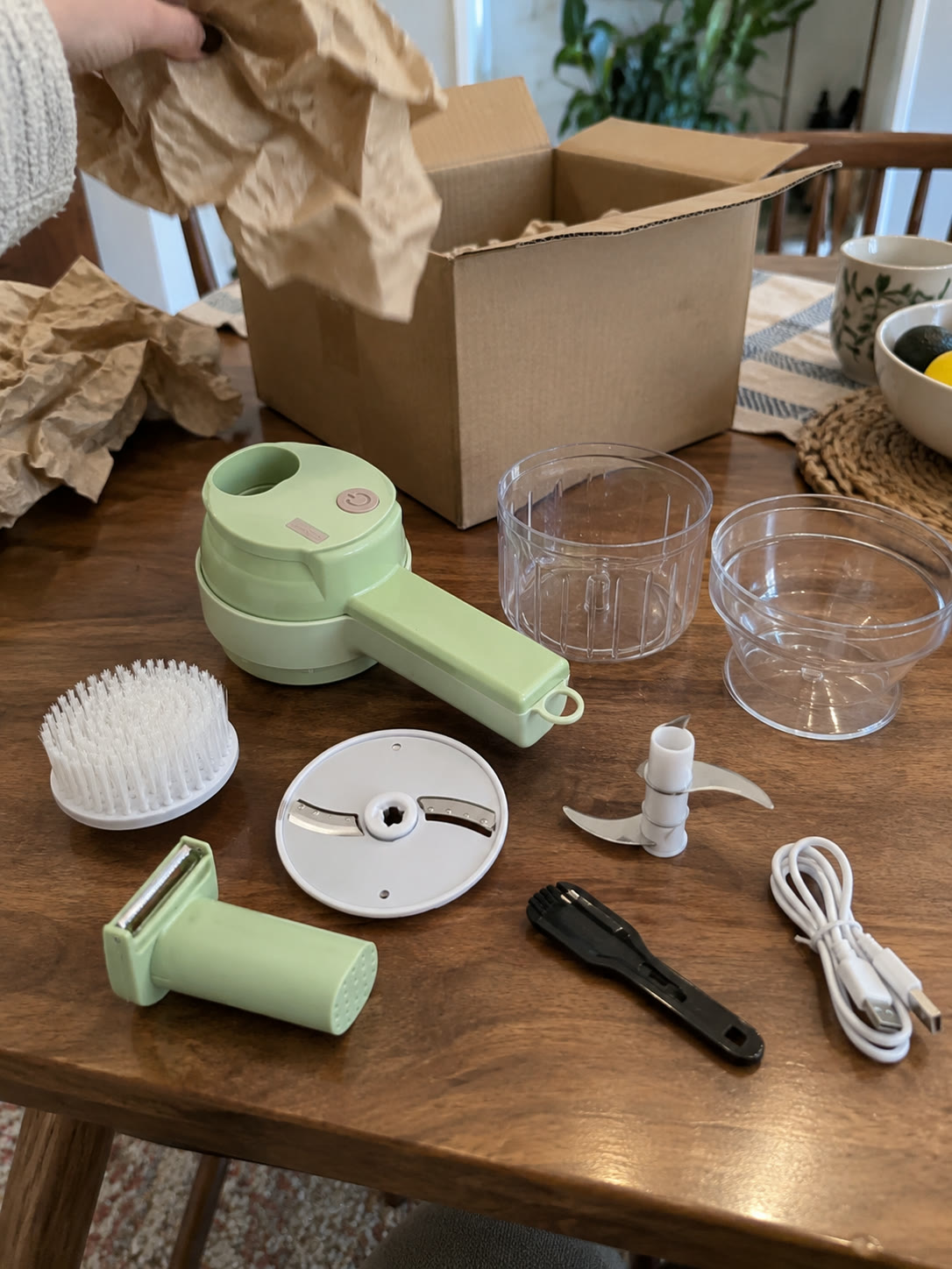 Unpacking the chopper set and included accessories