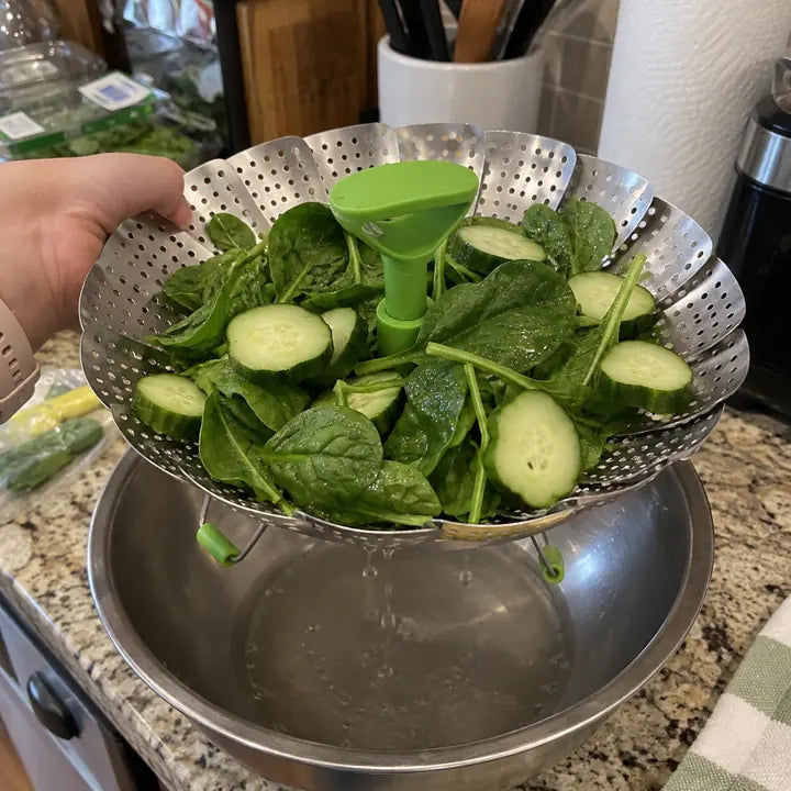 Customer draining salad greens with steamer basket